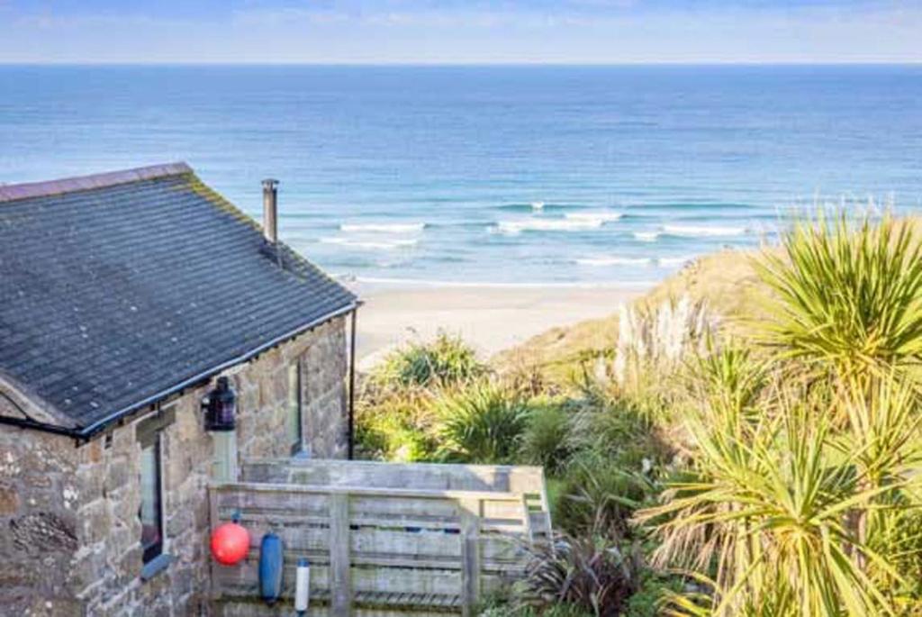 Girl Annie, Cornish Cottage With Superb Sea Views & Garden, By Beach